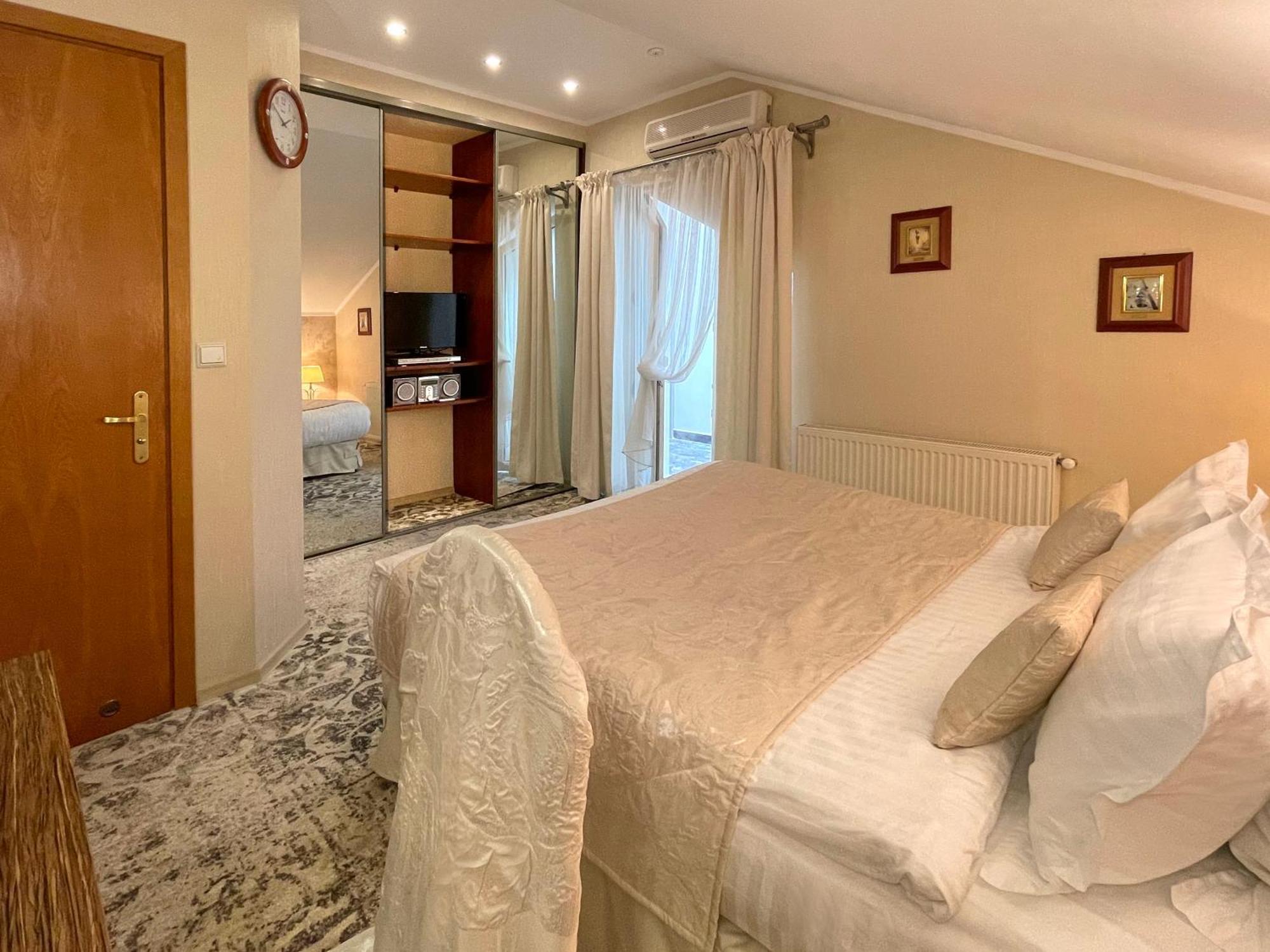 Eney Boutique Hotel Lvov Pokoj fotografie